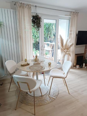 Appartement REZ DE JARDIN avec SPA entre la MER et Montpellier 10mn